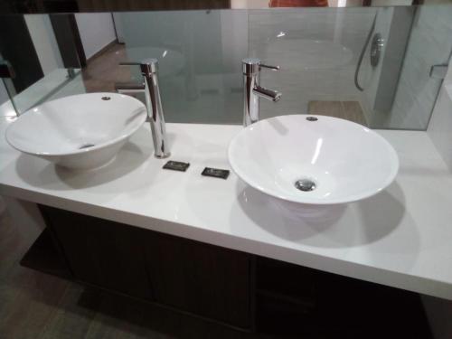 Un baño de Hotel Jardin de Laureles Jeps