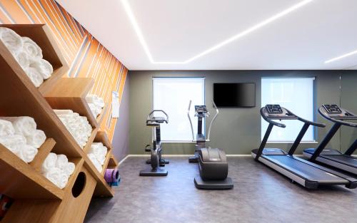 a gym with treadmills and treadleys in a room at Holiday Inn Express Brisbane Central by IHG in Brisbane
