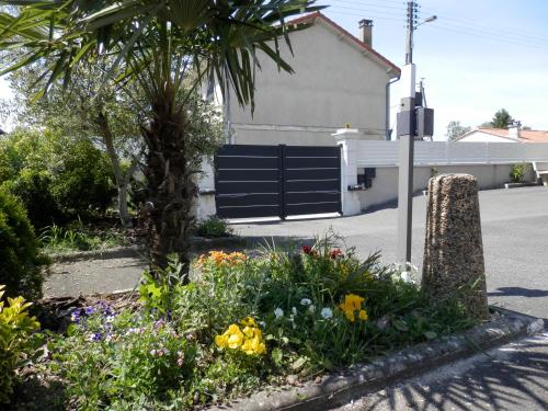 a garden of flowers in front of a street at Appart-hôtel Chanzy / Angoulême in Angoulême