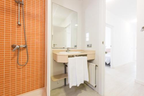 a bathroom with a sink and a mirror at Flats Friends Atlantida in Benidorm