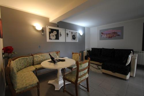 Zona d'estar a Apartmani Kovacevic