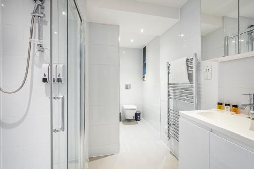 Ванна кімната в Majestic Modern Flat in the heart of London