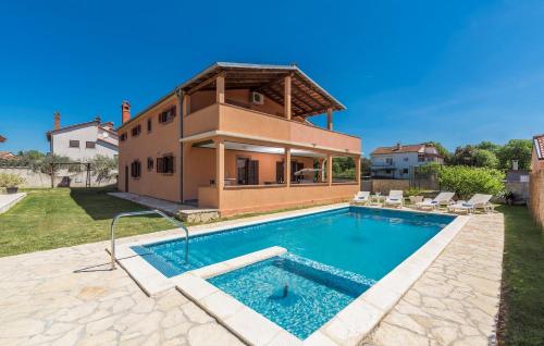 Emanuela with Private Pool – Photos 3