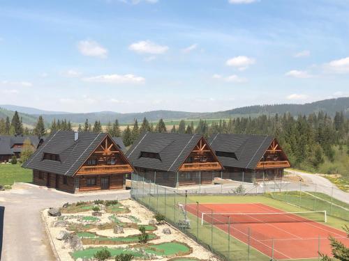 an aerial view of a house with a tennis court at Chatky pri penzióne Pribiskô in Zuberec