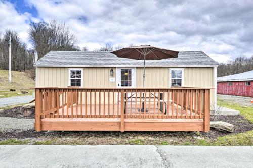 Pleasant Mount Studio with Pool Access, Near Skiing! – Photos 2