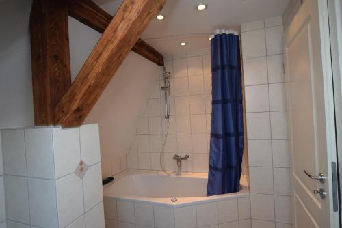 Ванна кімната в Nürtingen Zimmer