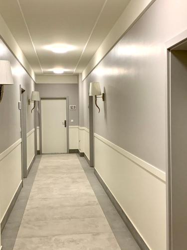 a hallway with white walls and a long hallway at APARTAMENTY POSEJDON in Świnoujście