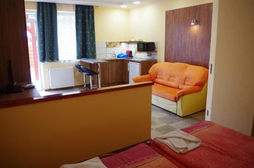 A seating area at Aranyhal Apartman