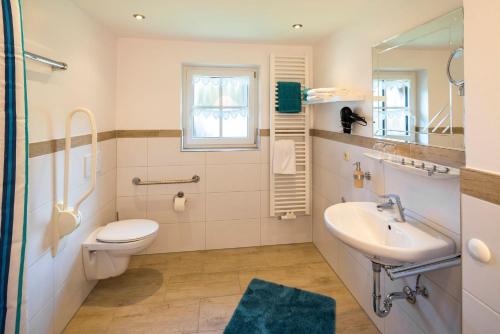 a bathroom with a toilet and a sink at Haus Wienertoni in Grainau