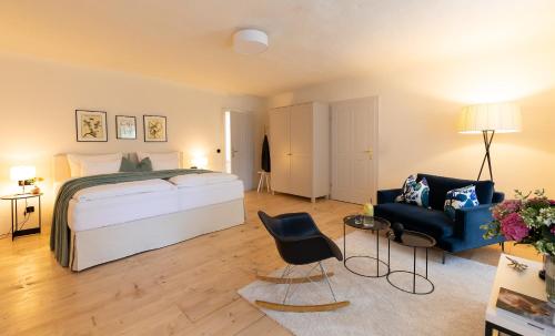 Postel nebo postele na pokoji v ubytování Boutique Hotel Zum Oberjäger, Schloss Lackenbach
