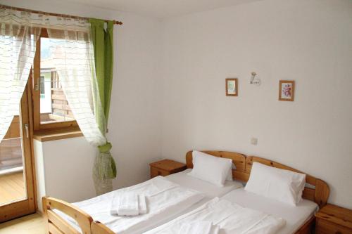Haus Imbachhorn tesisinde bir odada yatak veya yataklar