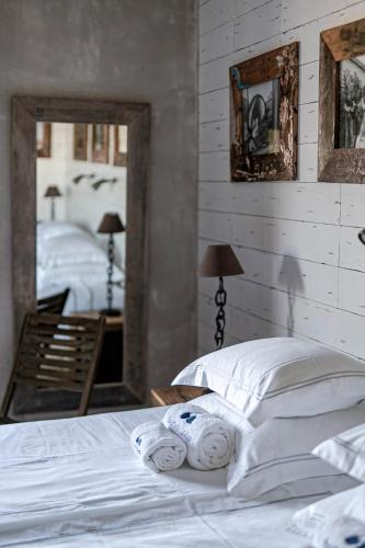 a bedroom with a white bed and a mirror at Surfers Lodge Peniche in Peniche