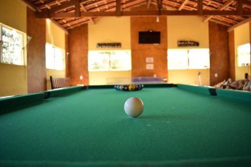 a cue ball on top of a pool table at Pousada Colonetti in Lindóia