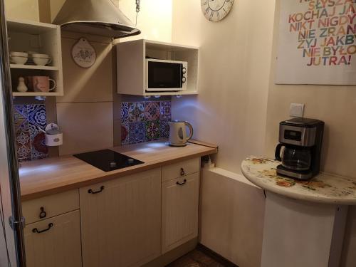 a small kitchen with a counter and a microwave at Mieszkanie Przy Plaży in Sopot