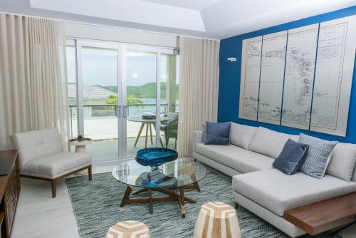 Ruang duduk di Blue Lace Condo Suite Grenada
