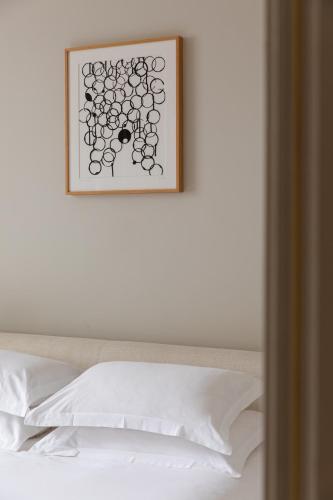 a picture on a white wall above a bed at 56 Welbeck Street in London