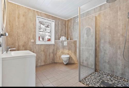 Ett badrum på Rorbu i Lofoten