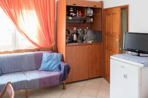 Esthir s guest house- sea view