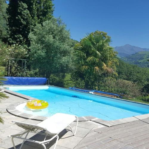 Villa spacieuse avec piscine à Aspin-en-Lavedan, vue montagne.