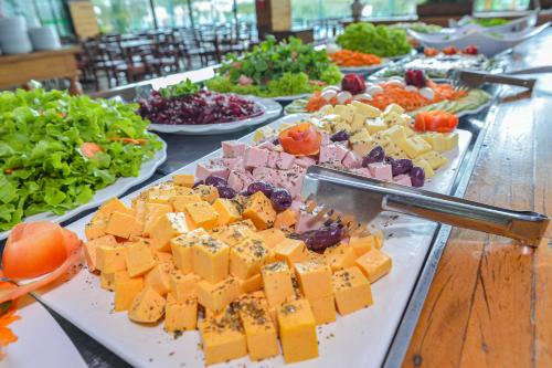 Makanan di atau berdekatan resort