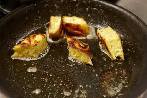 four pieces of food in a frying pan at Gasthaus Am Ödenturm in Chammünster