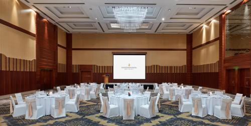 Zona business o sala de conferencias en InterContinental Doha The City by IHG