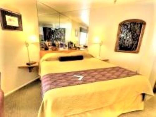 a bedroom with two beds in a room at Snow Lake Lodge in Big Bear Lake