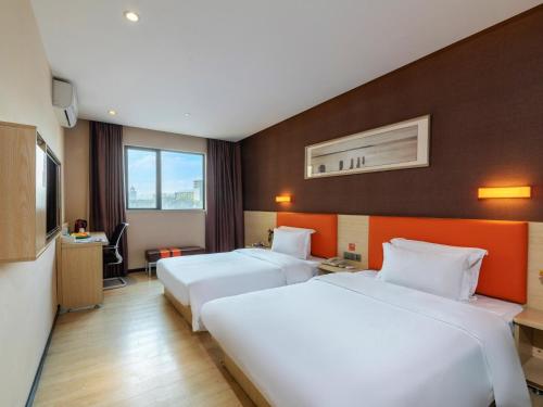 Posteľ alebo postele v izbe v ubytovaní 7Days Premium Shenzhen Airport T3 Terminal Branch