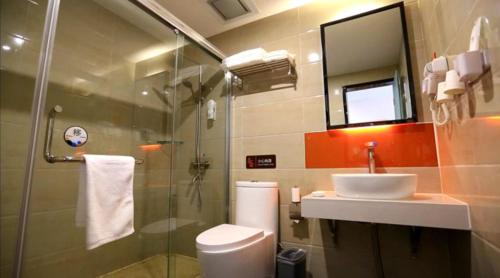Vannas istaba naktsmītnē 7 Days Premium Jining Yanzhou Sun Fortune Plaza Branch