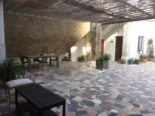 a patio with tables and chairs in a building at Casa Rural Molera in Elda