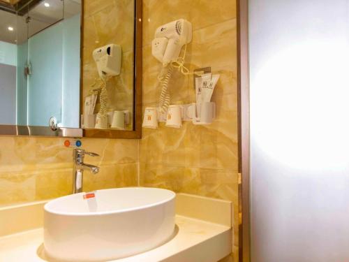 Bathroom sa 7Days Premium Chongqing Qibo Center Jintong Road Light-Railway Station Branch