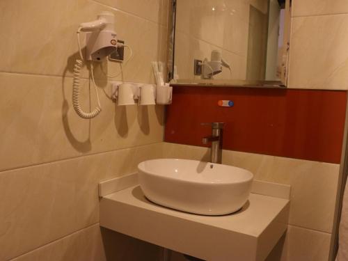 A bathroom at 7 Days Premium Shangrao Normal University Market Branch