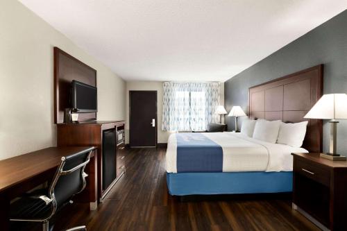 Katil atau katil-katil dalam bilik di Days Inn by Wyndham Rock Hill