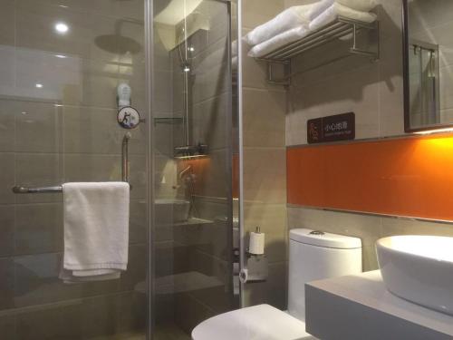 Et badeværelse på 7Days Premium Shenyang Olympic Sports Center Subway Station Branch