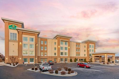 a rendering of a hotel with a parking lot at La Quinta by Wyndham Paducah in Paducah