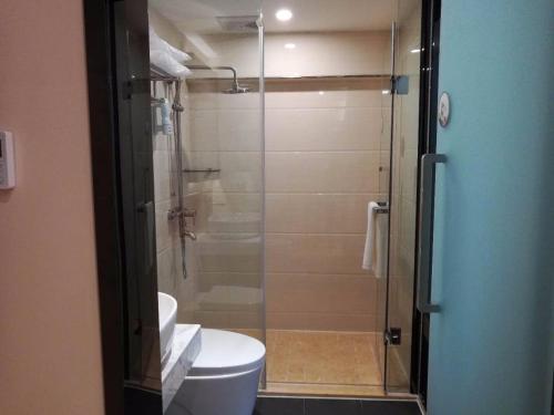 Ванна кімната в 7Days Premium Chongqing Jiangbei International Airport Lushan Light Rail Station Branch