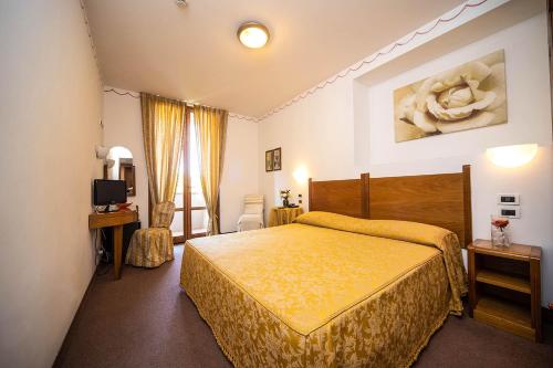 En eller flere senge i et værelse på Hotel Ristorante Farneta