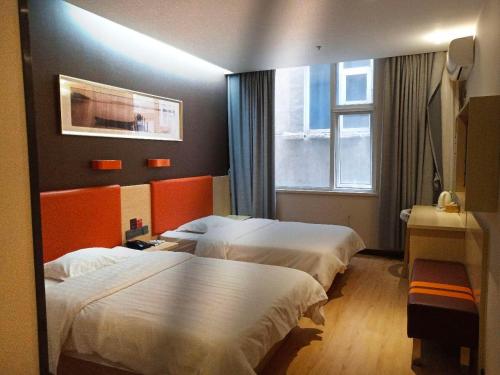 Ένα ή περισσότερα κρεβάτια σε δωμάτιο στο 7Days Premium Yantai Railway Station Branch