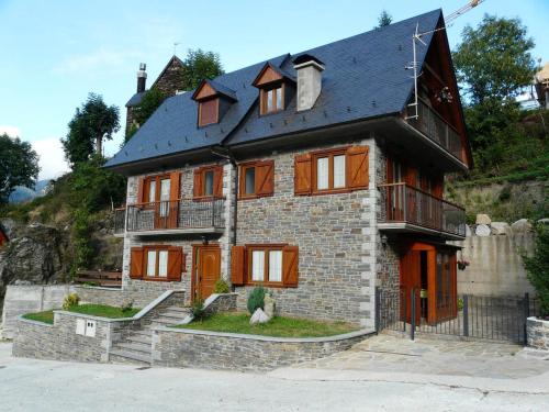 Charming Chalet in Viella, Mountain View
