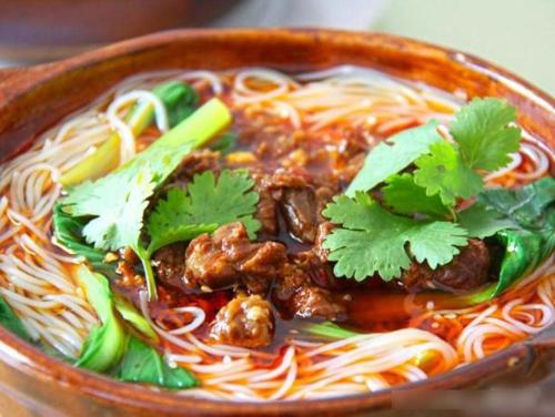Makanan di atau berdekatan hotel