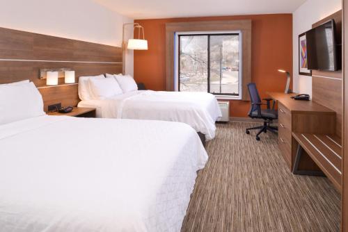 Postel nebo postele na pokoji v ubytování Holiday Inn Express Glenwood Springs Aspen Area by IHG