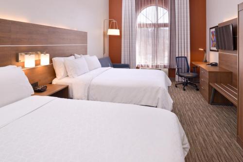 Postel nebo postele na pokoji v ubytování Holiday Inn Express Glenwood Springs Aspen Area by IHG
