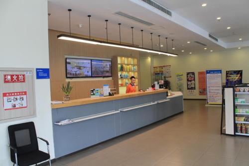 The lobby or reception area at 7 Days Hotel Ziyang Songtao Road Branch