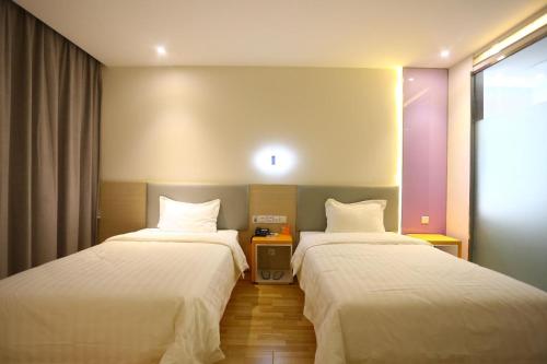 Katil atau katil-katil dalam bilik di 7Days Inn Langfang High-Speed Railway Station Branch