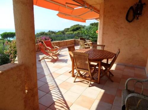 Maison de 4 chambres avec vue sur la mer piscine partagee et terrasse amenagee a Sainte Lucie a 5 km de la plage