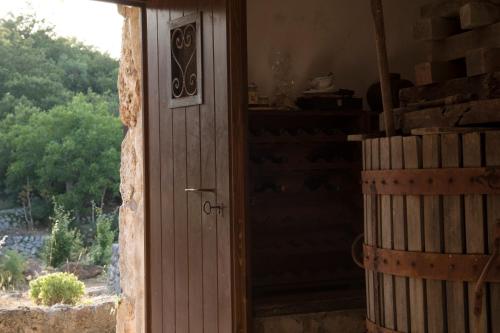 an open door in a room with a window at Dimora Casanoja in Noci