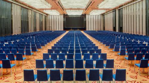 Бизнес-центр и/или конференц-зал в InterContinental Guangzhou Exhibition Center by IHG - Free shuttle between hotel and Exhibition Center during Canton Fair & Exhibitor registration Counter