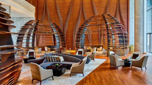 Гостиная зона в InterContinental Guangzhou Exhibition Center by IHG - Free shuttle between hotel and Exhibition Center during Canton Fair & Exhibitor registration Counter