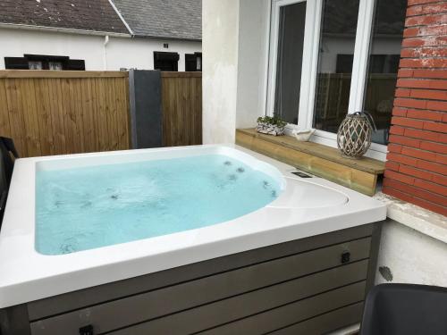 a large bath tub in a yard with at la villa du clos avec "spa" in Cayeux-sur-Mer