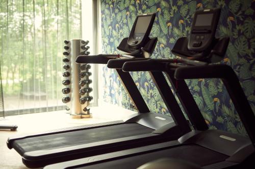 
The fitness center and/or fitness facilities at Van der Valk Hotel Antwerpen
